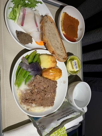 LIS-MUC, 7pm departure: Ossobuco. Really tasty.