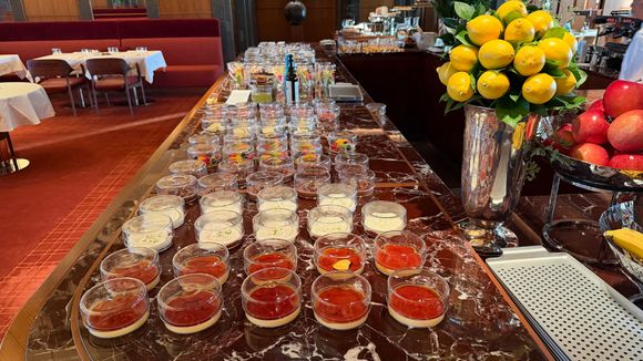 Breakfast buffet 
