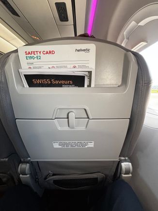 Seat back pocket and safety card 