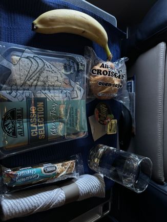 You better like cheese…

Only option on 4h United Business… and that’s for breakfast…