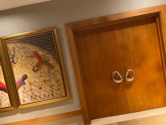 executive lounge entrance