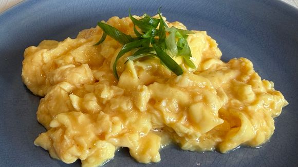 I asked for soft scrambled eggs with chives, but they gave me scallion🤷🏻