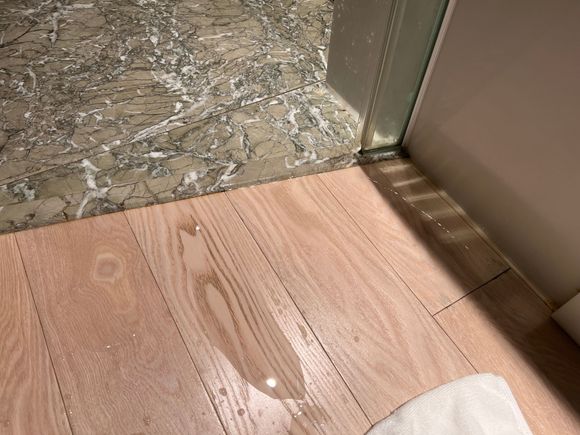 Really bad water leak from shower because weather strip is not tigh at the bottom.