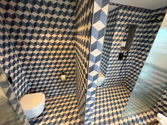Showerstall with mounted and handheld 