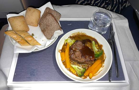 AY HEL-BKK J dinner, main course beef
