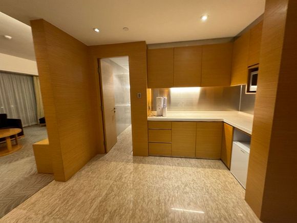 King Studio kitchen (no sink) + small fridge