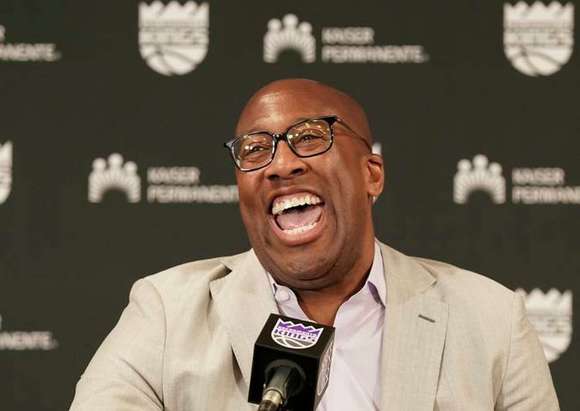 Sacramento Kings Coach Mike Brown #BlackExcellence!