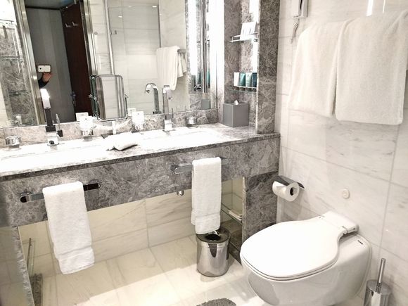 Nice to have two sinks. The only things to improve in the bathroom would be to put the toilet in its own room and to make the shower larger. Those are achieved in the better suites.