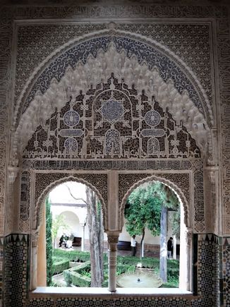 View of part of the garden, where the Sultan's favourite wife came to unwind. Decorations on the wall with quotes from the Quran. -  Mirador de Lindaraja/Hall of the Two Sisters.