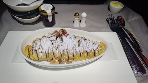 Breakfast main - supposedly an apfelstrudel. I find it super weird to serve a strudel at breakfast but then a) this didn't have much to do with a real apfelstrudel anyway, b) it was served at 14:30 which is hardly a breakfast time, c) it was really delicious :)