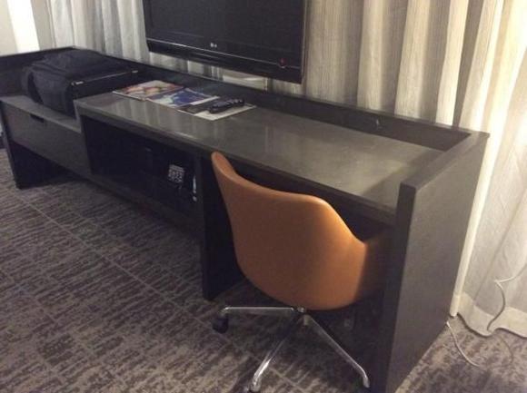 EWR Marriott Desk