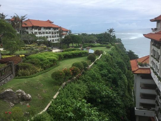 Cliff Tower on right, main lobby and hotel on left.