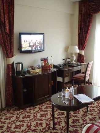Royal Suite - TV Stand
