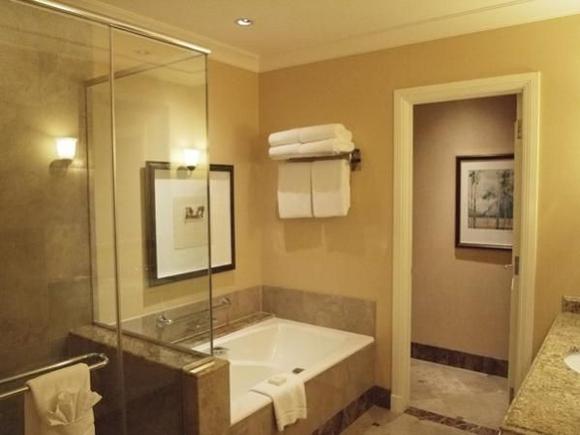 CLL Suite 703 Bathroom