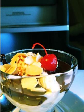 To Finish
Dessert
Ice Cream with your choice of toppings
膳食結束
甜點
冰淇淋加自選頂料