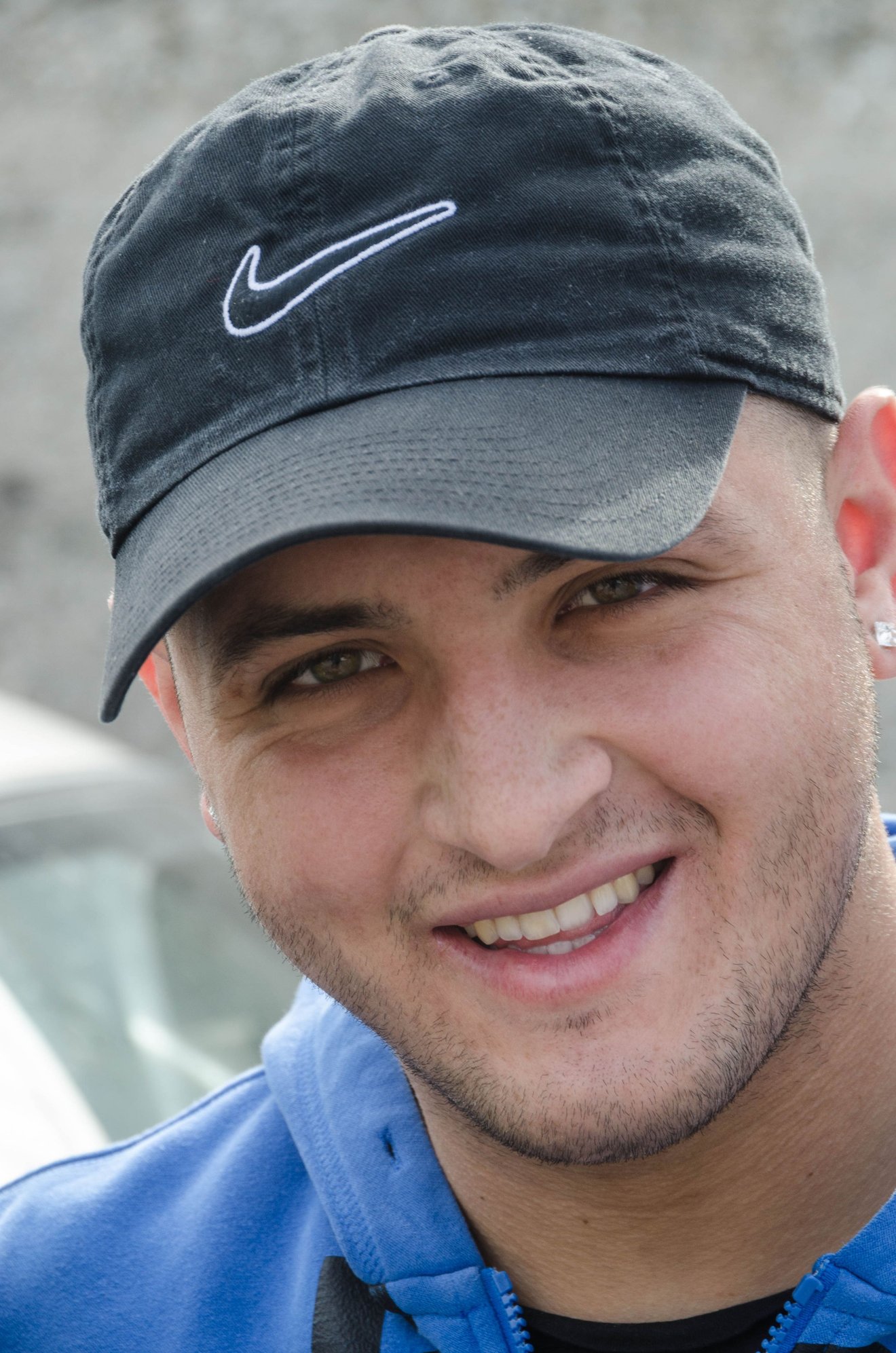 This farmer worked a van-cum-booth with his aged grandfather. The octogenarian anziana teared up to see his grandson having his photographic portrait done. We got the sense that his remaining days at the market were few in number.