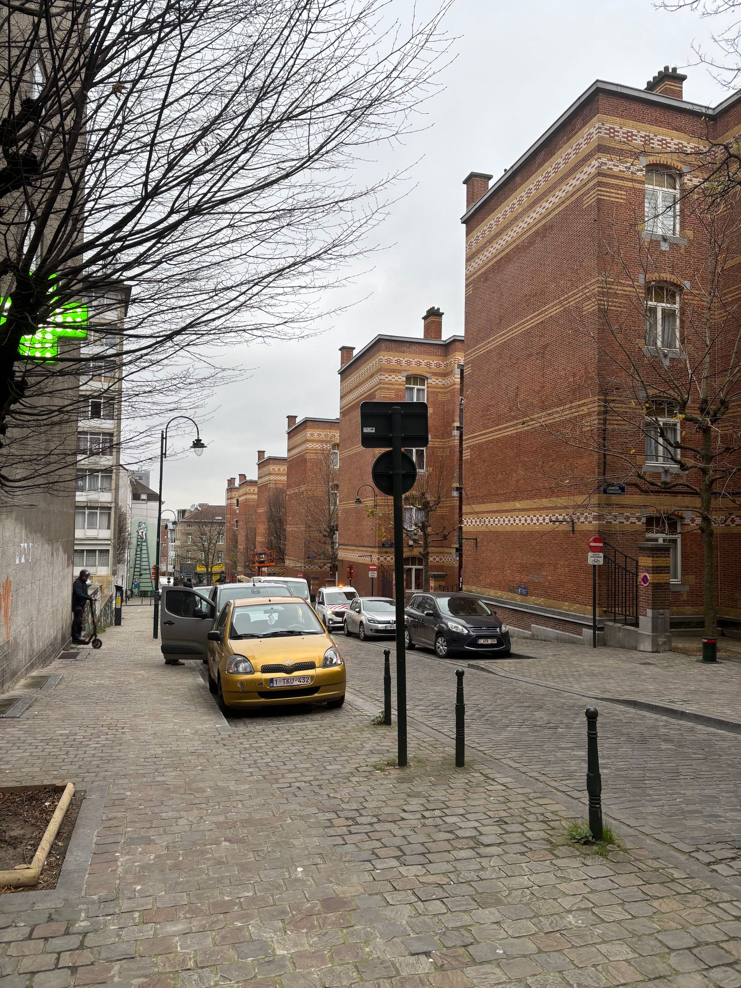 Horta social housing - there are seven of these in a row, all with balconies, in a time when it was innovative and radical to give the poor facilities like this.