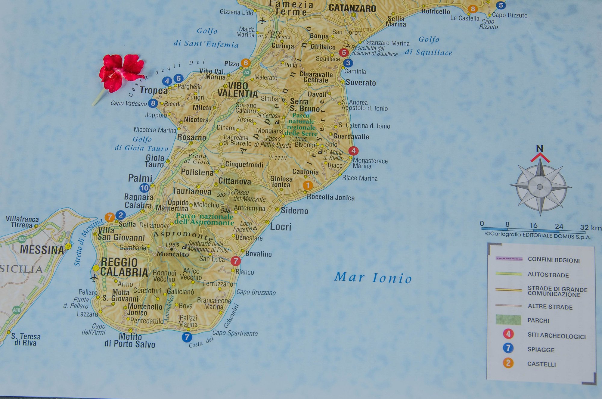 We flew from Toronto to Rome. There was a spectacular harvest moon that night in Toronto, one which reflected onto Lake Ontario. From Roma, we then flew down to Lamezia Terme then taxied to Tropea.