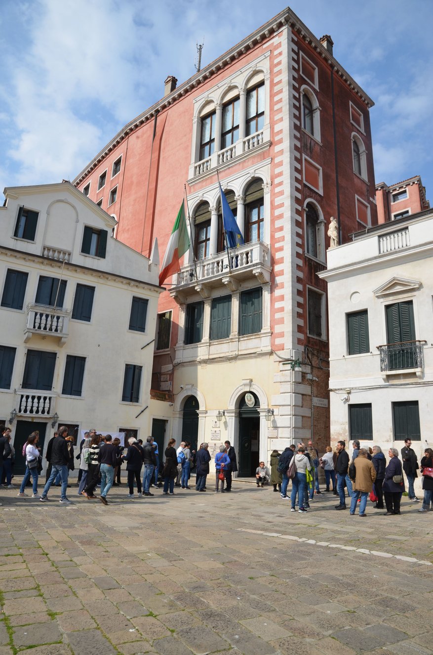 Campo San Polo, Palazzo Mocenigo Corner  and the FAI day queue