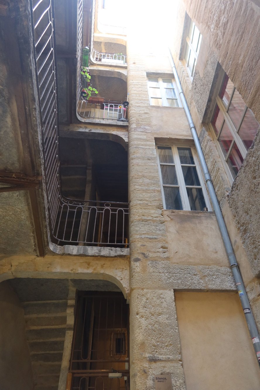 Traboule Apartments