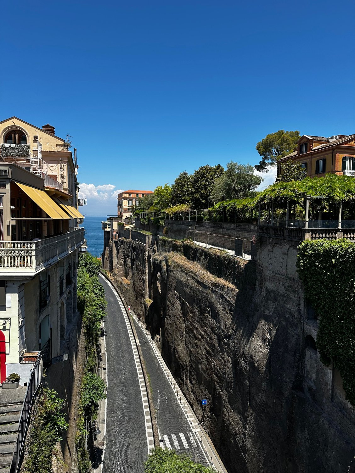 View from Piazza Tasso towards the Bay; hotel in the rear, right, with breakfast room of hotel jutting out over the street