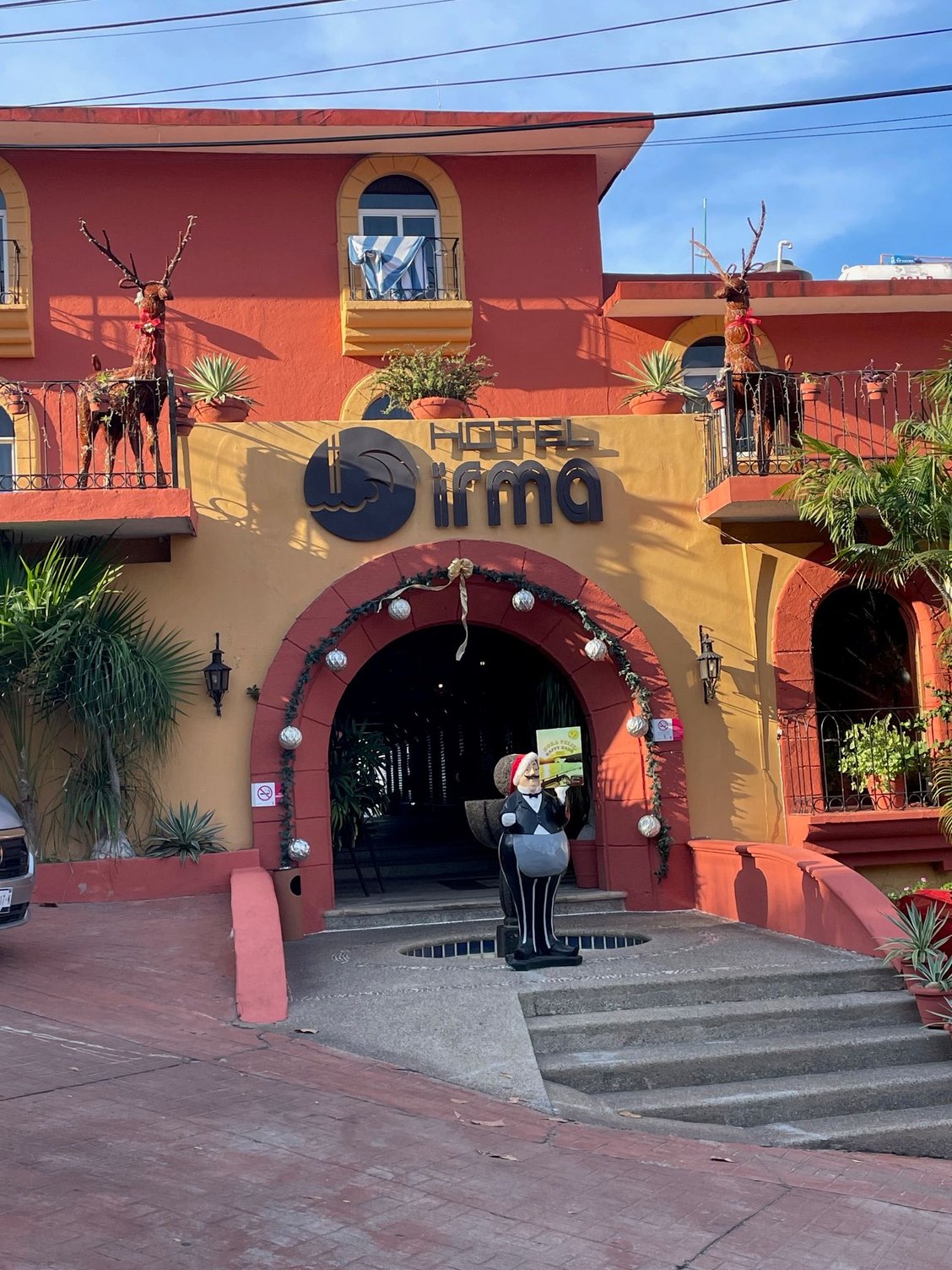 Hotel Irma is one of the original hotels on La Madera on the way to La Ropa, it's been here for over 30 years.  Look familiar ekscrunchy?