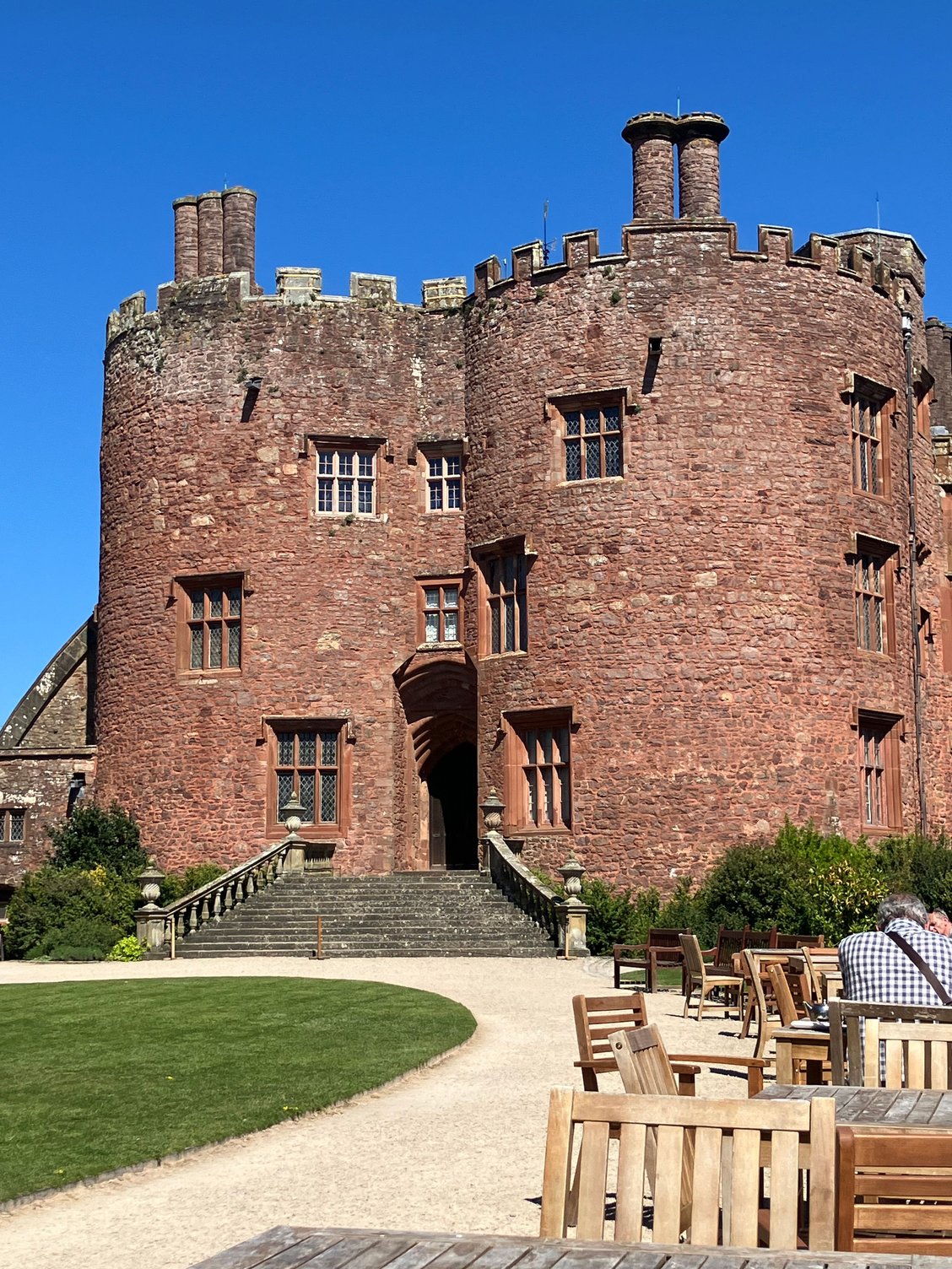 Powis - courtyard and cafe seating