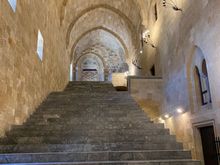 I love these stairs to enter the palace. 