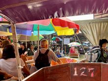 Boats all jammed together trying to get to the vendors