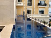 Small in crowded infinity pool at Regent Hotel.