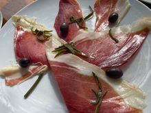 Rustic ham at Malo Grablje.