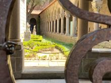 Looking into the cloister belonging to the Museu Alberto Sampaio
