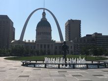 Old Courthouse & Arch ensemble 