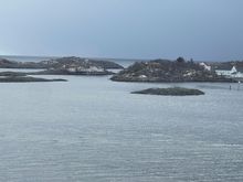 Rugged coastline on the way to Henningsvær 