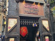 Attached to the Palace was the Clink Jail, hence the saying going to the Clink.  I did not know that.  Now it's a museum but I heard it's pretty commercialized