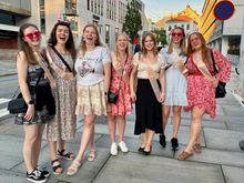 We stumbled upon this bridal party and had fun answering the bride’s questions about what makes for a successful marriage. She was taking notes and had spoken with others.