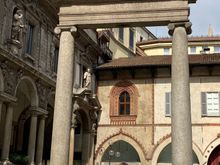 Fashion shoot - of course! at the Piazza dei Mercanti