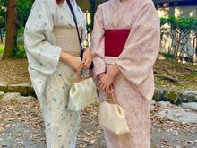 These young ladies did not mind having their photo taken in their lovely kimonos. They quickly slid their phones into their purses beforehand :)