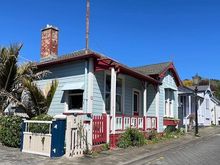 South Street is New Zealand's oldest preserved street, with cottages dating to the 1860s. A lot of them appeared to be rentals now.