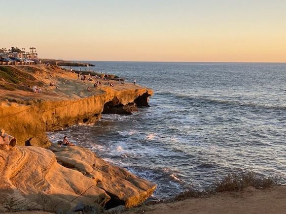 Sunset Cliffs, San Diego. View from our hotel.

We had a great day in this neighborhood, beach’s but not commercial at all. Excellent eggs Benedict with greens for breakfast a block from us.

Spent the day near the hotel, watching the ocean, the seals, swimming and enjoy ing the neighborhood.

We went to Point Loma Seafoods which had a huge selection of fresh and hose smoked fish, beautiful, and by far the largest selection  I’ve ever seen except In marseille. 

The prepared food was u
