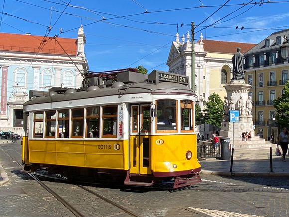 Chiado, near R. Garrett 