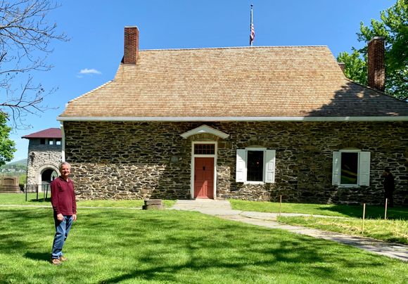  Front of the house of this historic landmark. 