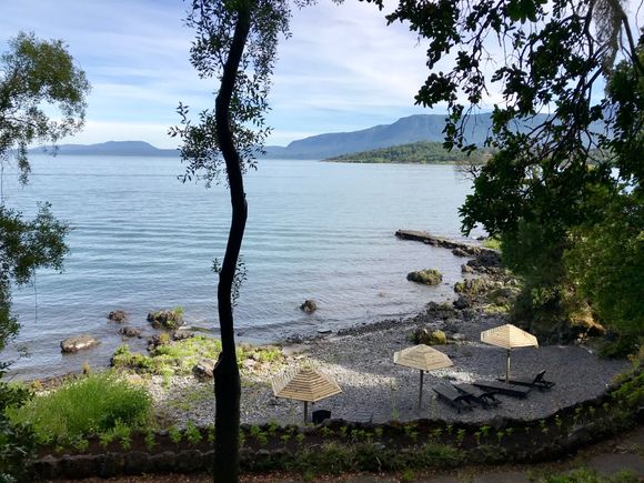 Beach below Hotel Antumalal
