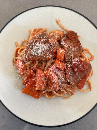 Beef tongue with tomato sauce 