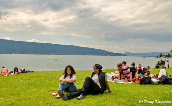It was such a relaxing day. Away from the main tourist spot, we relaxed along the lake shore, where local young and old people came to have active and passive recreation.
