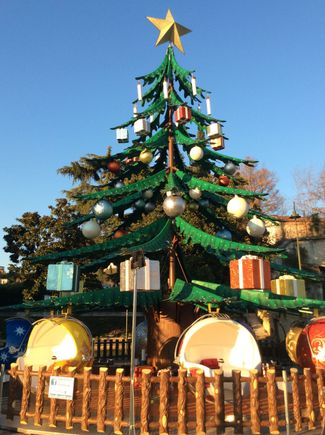 Christmas tree merry-go-round in Verona two days ago 