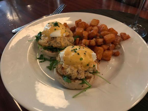 Crab Cake benedict