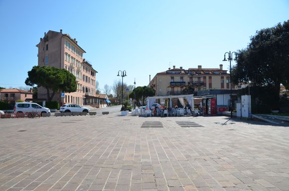 Alberoni with cafe "The Box"