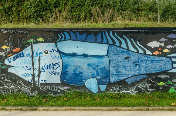 This artist was not to be outdone. By the aquarium. 