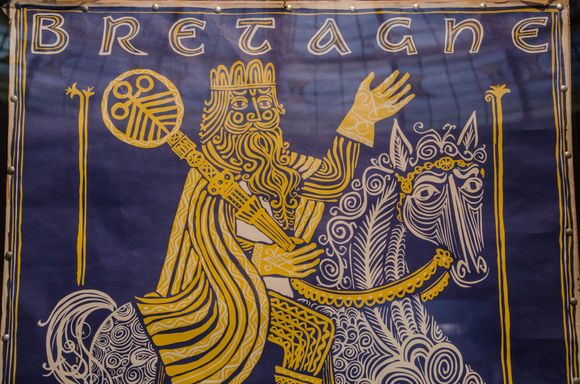 This next collection will complete Quimper. Above: a heritage banner that was part of the L'Epee brasserie's adjoined historic arcade. That 'passage' was a veritable mini-muse, all under the hotel's motif stained-glass ceiling dome. Incredible fotos: a Nazi officer banquet with what seemed to be over 100 emptied wine bottles; popstar Johnny Halladay signing autographs for starstruck young kitchen staff circa mid '60s; Aznavour playing (what else?) chess; an old religious 'Pardon' walking route.